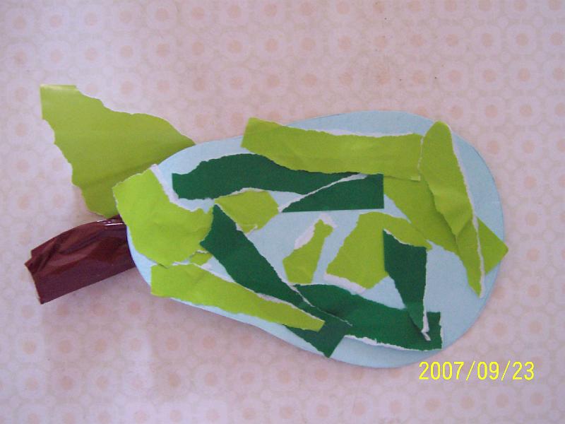 100_1868.JPG - 這好像是姐姐第一次帶作品回家
聽說這是柚子, 我看很可能是老師的作品