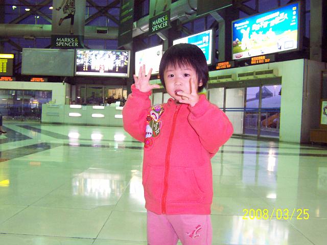 100_2421.JPG - 高雄小港機場候機室