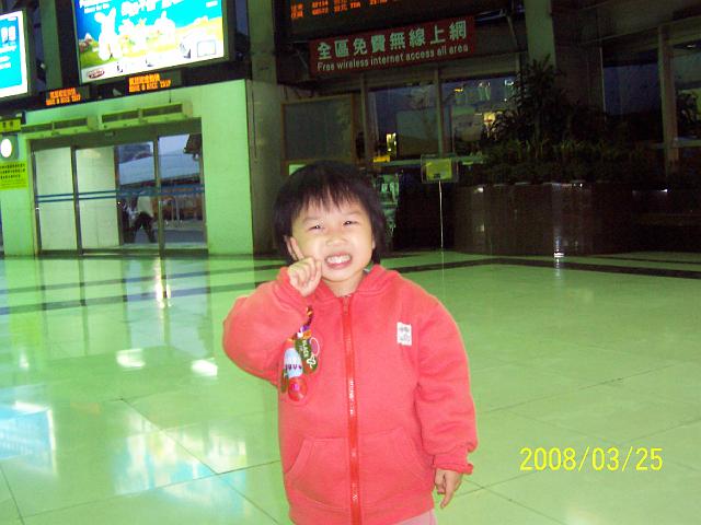 100_2422.JPG - 高雄小港機場候機室