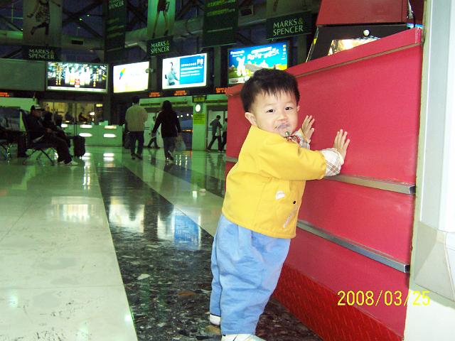 100_2426.JPG - 高雄小港機場候機室