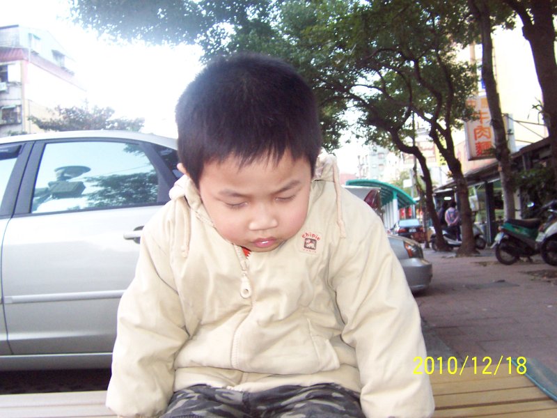 100_4739.JPG - 玩了一天太累了, 車還沒停好就開始打瞌睡~~